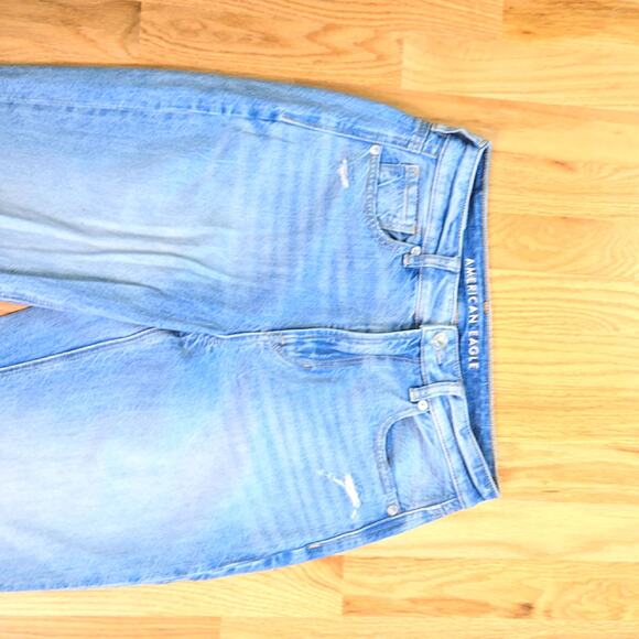 American Eagle women's Mom Jean Distressed size 4 - Picture 3 of 8